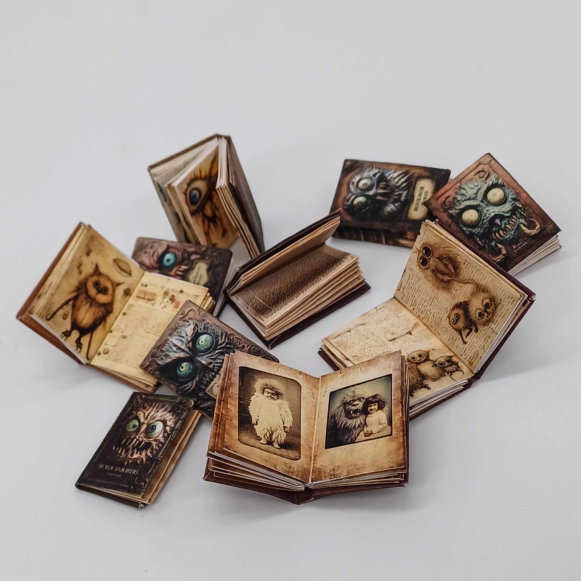 Buchmonster und Monsterbücher im Maßstab 1:12 zum Drucken und Basteln - PDF